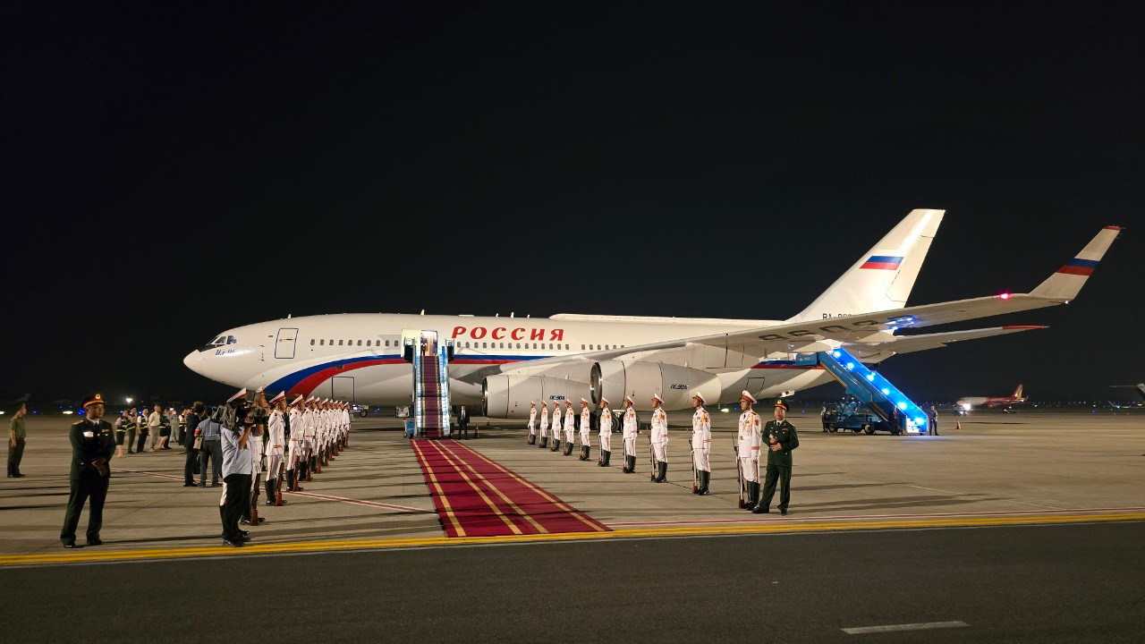 Tổng thống Nga Putin rời Hà Nội, kết thúc chuyến thăm cấp Nhà nước đến Việt Nam ảnh 23