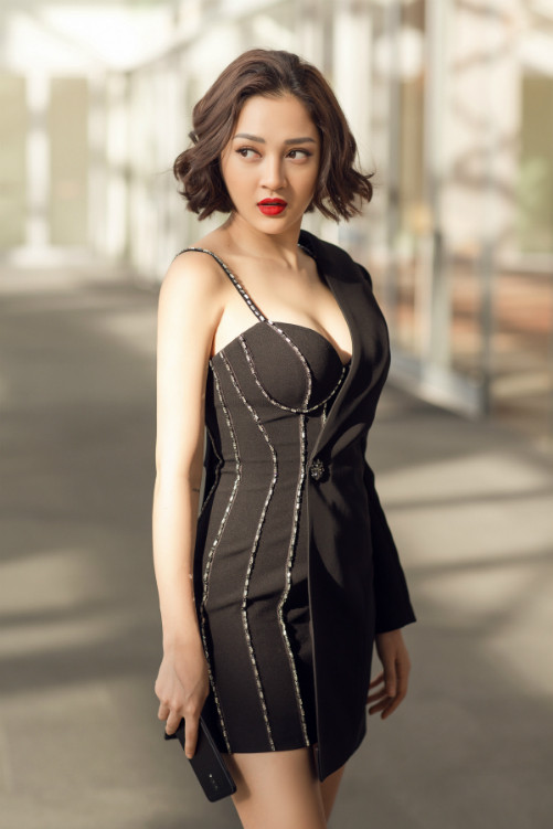 Bảo Anh-'Tình tin đồn' của Bùi Tiến Dũng khoe vòng 1 và chân nuột nà ảnh 4