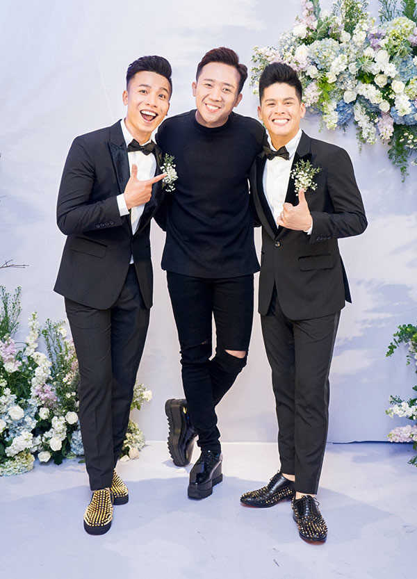 Johny Huy Trần và bạn đời đồng giới rơi nước mắt trong ngày cưới ảnh 3