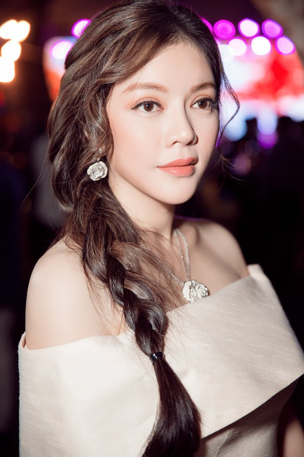 Nhan sắc Lý Nhã Kỳ thuở mới gia nhập showbiz đến hiện tại ảnh 8