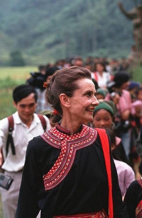 Hình ảnh xúc động của nữ minh tinh Audrey Hepburn khi đến Việt Nam ảnh 5