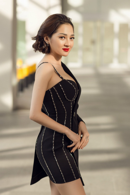 Bảo Anh-'Tình tin đồn' của Bùi Tiến Dũng khoe vòng 1 và chân nuột nà ảnh 5