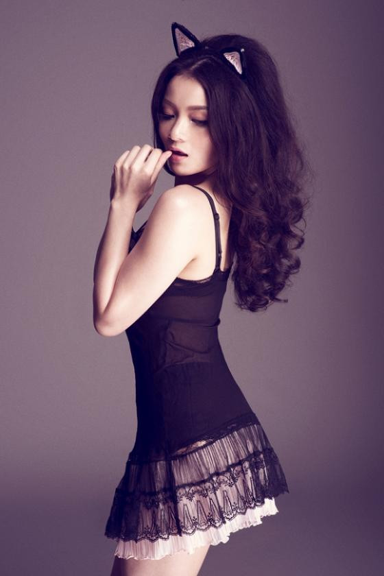 Thủy Top lại khoe vòng 1, trở lại có 'lợi hại' hơn xưa? ảnh 6