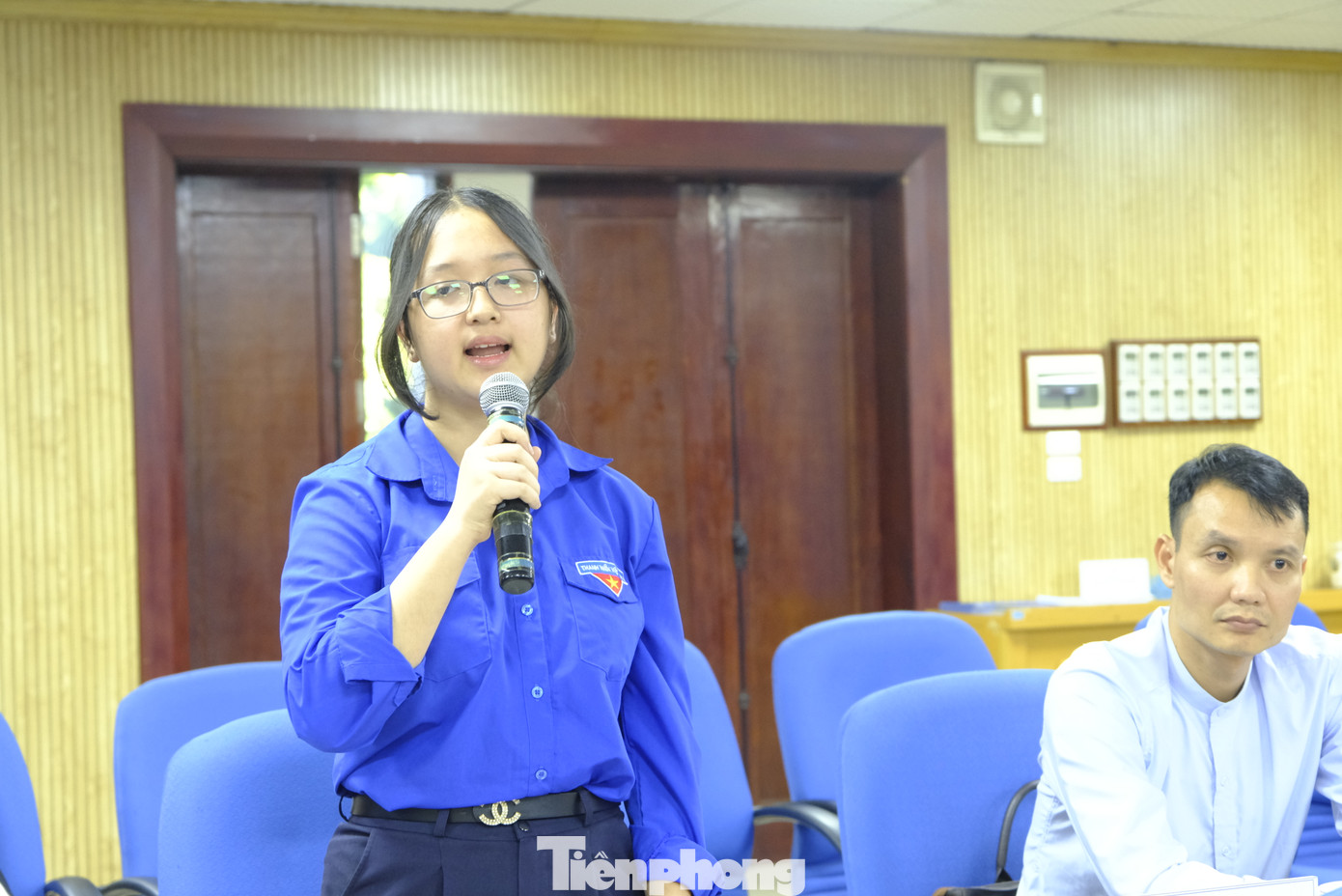 Các đại biểu trình bày tham luận tại tọa đàm.