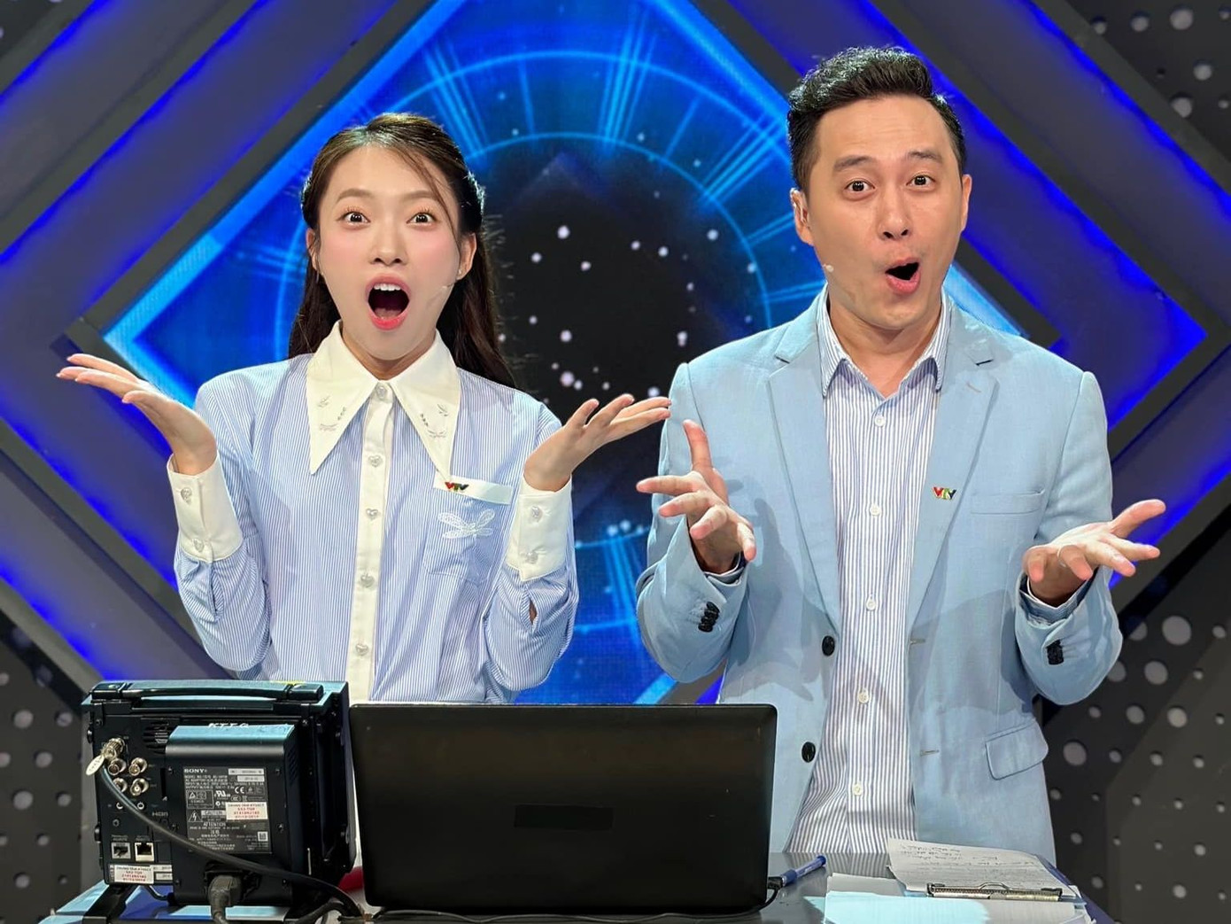 Biểu cảm hài hước của MC Khánh Vy và Ngọc Huy.