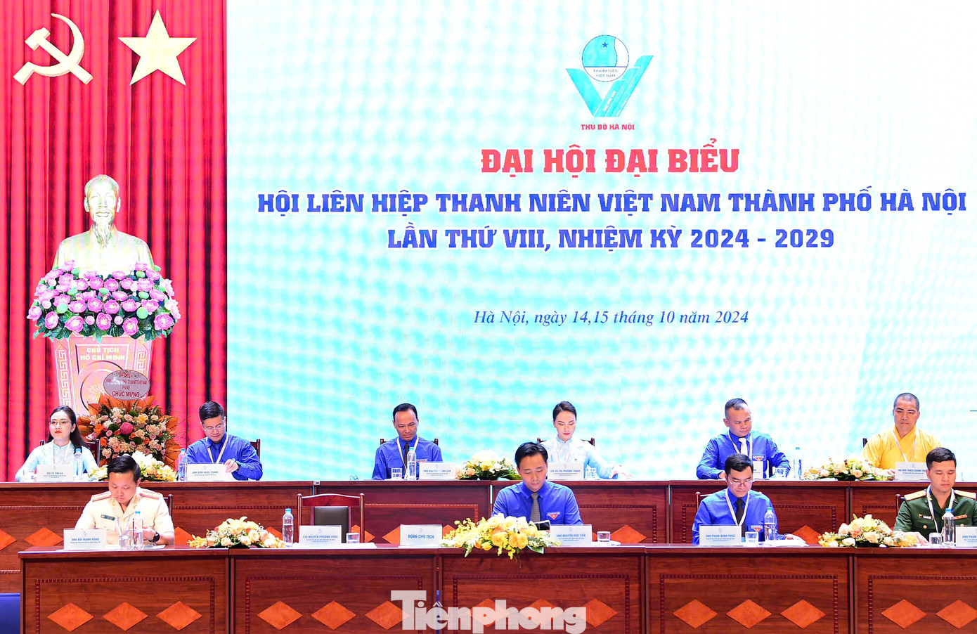 Đoàn Chủ tịch chủ trì Đại hội. Ảnh: Xuân Tùng