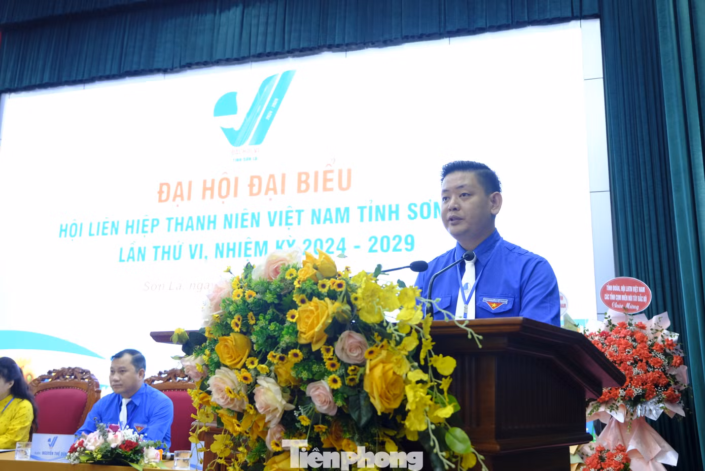 Anh Lò Mạnh Cường - Phó Bí thư Tỉnh Đoàn, Chủ tịch Hội LHTN Việt Nam tỉnh Sơn La phát biểu khai mạc phiên trọng thể. Ảnh: Châu Linh