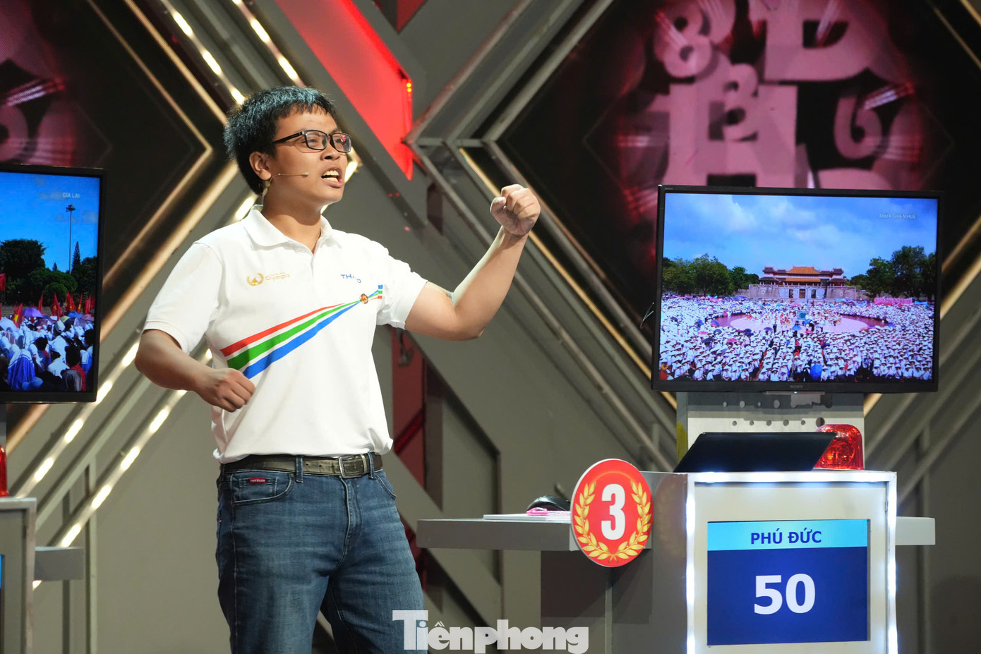 Nam sinh Võ Quang Phú Đức (Trường THPT chuyên Quốc học Huế) đã trở thành Quán quân Đường lên đỉnh Olympia năm 2024 với màn đấu trí ấn tượng. Nam sinh Võ Quang Phú Đức (Trường THPT chuyên Quốc học Huế) đã trở thành Quán quân Đường lên đỉnh Olympia năm 2024 với màn đấu trí ấn tượng.