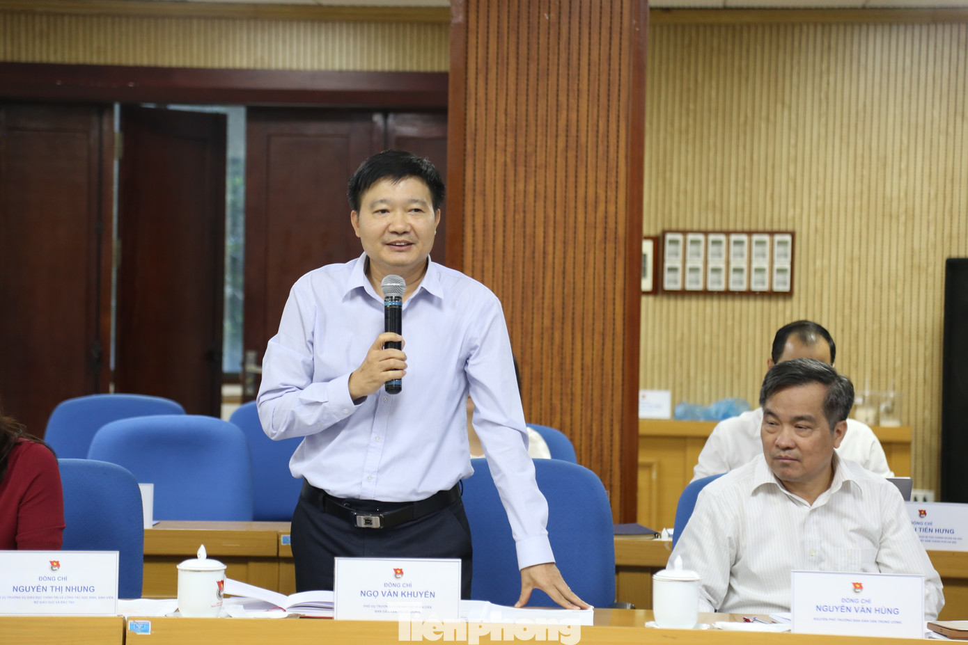 Các đại biểu trình bày tham luận tại tọa đàm.