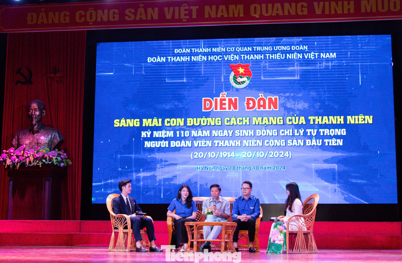 Các diễn giả chia sẻ tại chương trình.