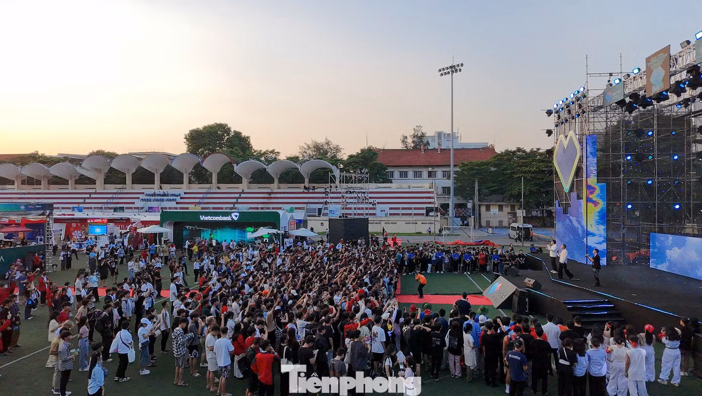 Chương trình biểu diễn nghệ thuật bùng nổ chiều 6/10 chính là cái kết đẹp, khép lại hai ngày trải nghiệm sôi nổi của ngày hội trải nghiệm công nghệ thanh toán mới.