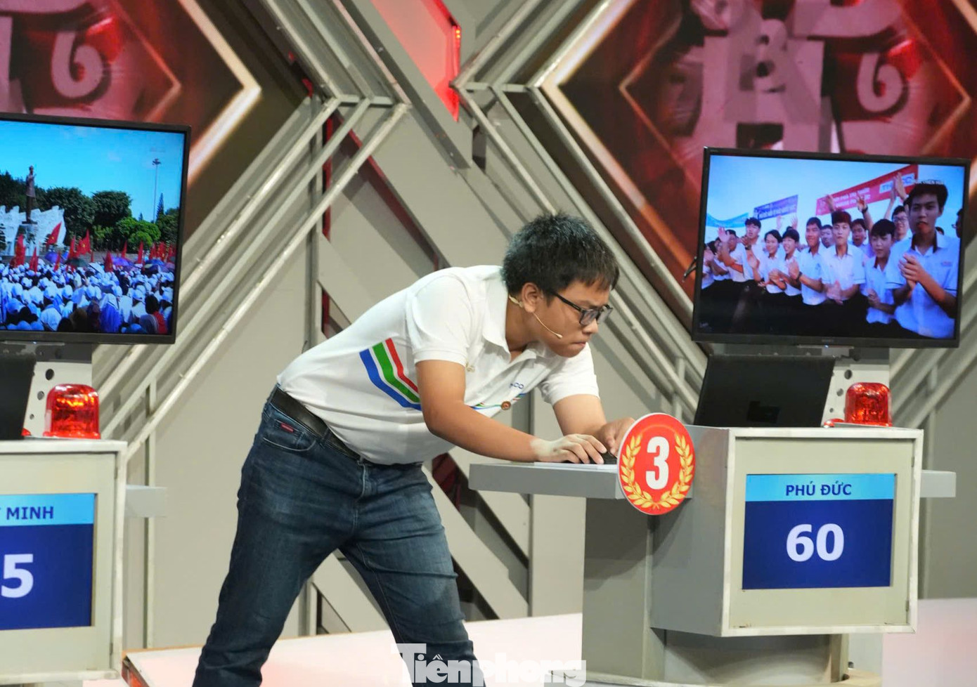 Sau chiến thắng của Võ Quang Phú Đức trong trận chung kết Đường lên đỉnh Olympia năm 2024, nhiều khán giả đã tranh luận, đưa ra ý kiến trái chiều xoay quanh phần chơi của nam sinh xứ Huế.