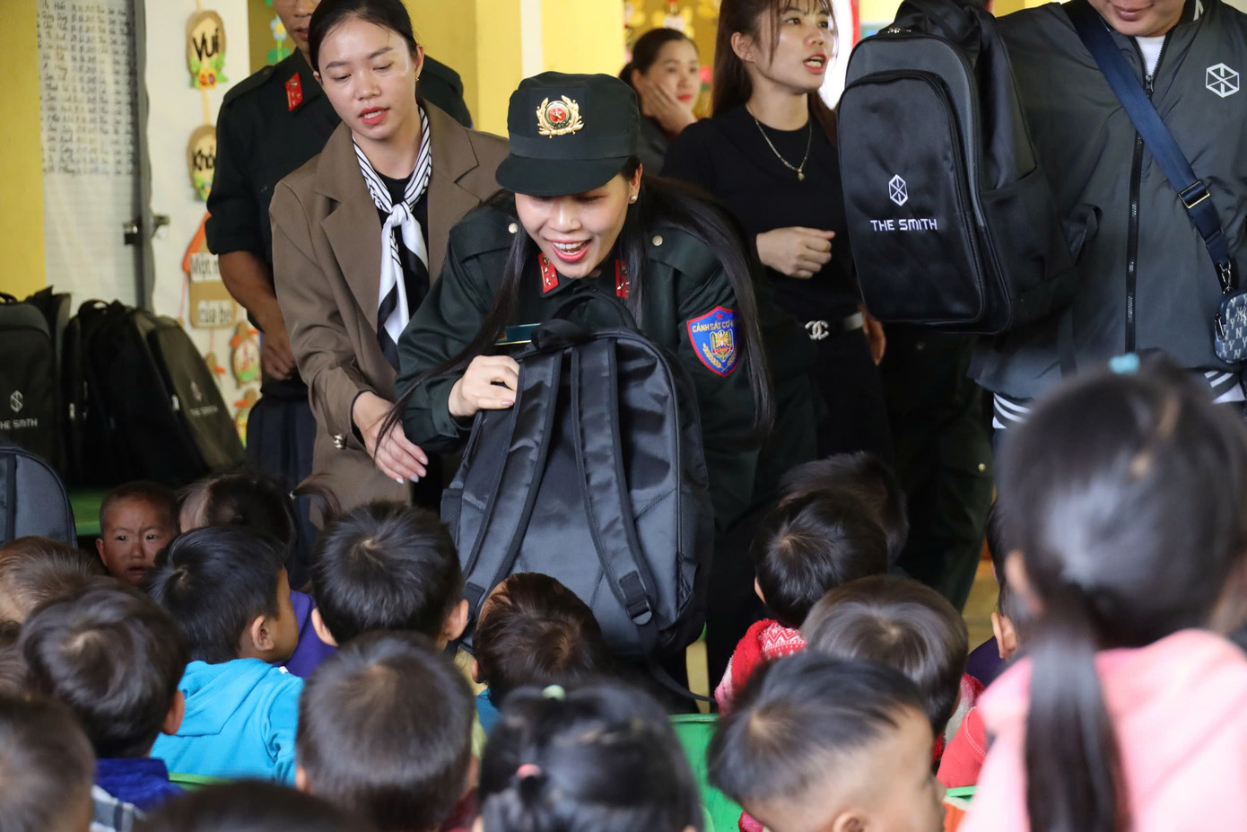 Chương trình tình nguyện mùa Đông đợt 1 của thanh niên Cảnh sát Cơ động nhằm cụ thể hóa Đề án “Tuổi trẻ CAND hỗ trợ thanh, thiếu nhi có hoàn cảnh khó khăn tới trường”, giai đoạn 2023 - 2027.