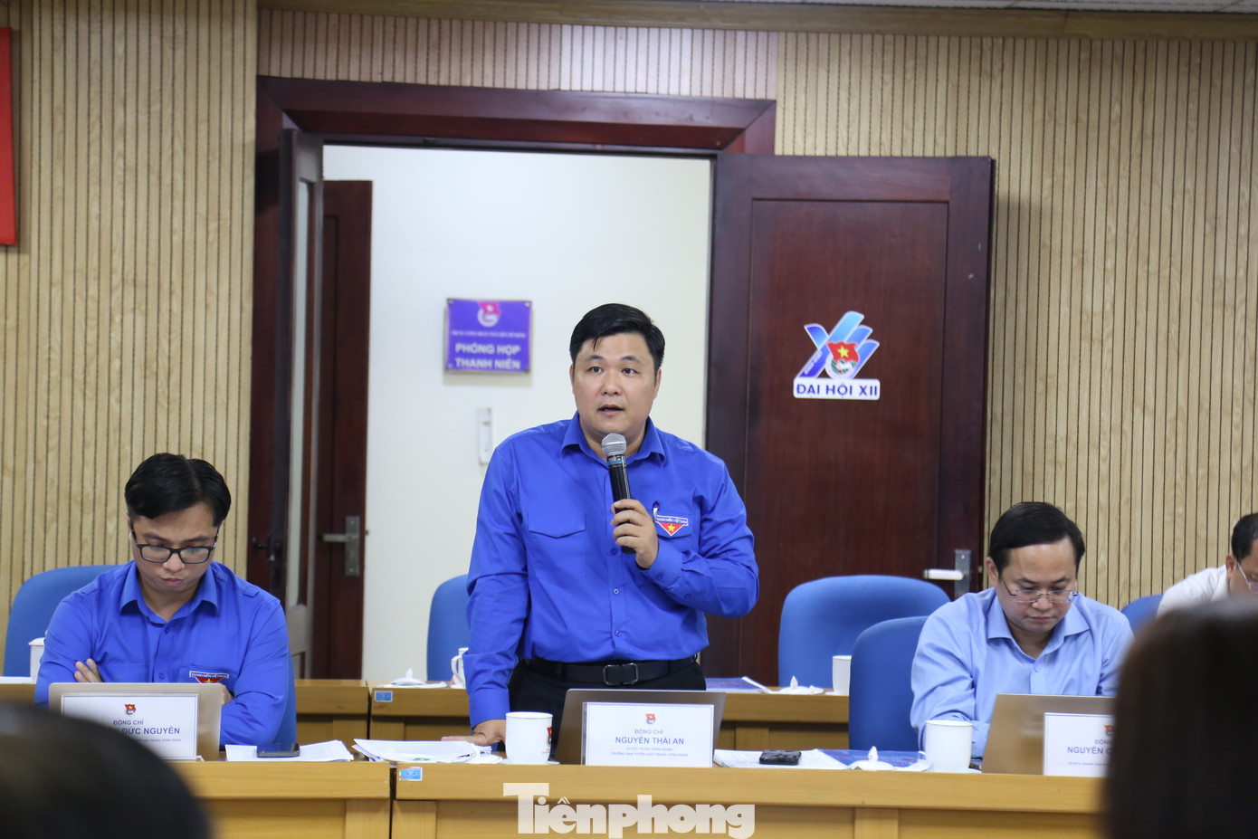 Các đại biểu trình bày tham luận tại tọa đàm.