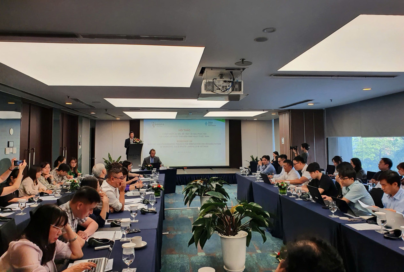 Toàn cảnh hội thảo về “Chính sách ưu đãi, hỗ trợ cải tạo, phục hồi bãi chôn lấp chất thải rắn sinh hoạt (CTRSH) ở Việt Nam”.