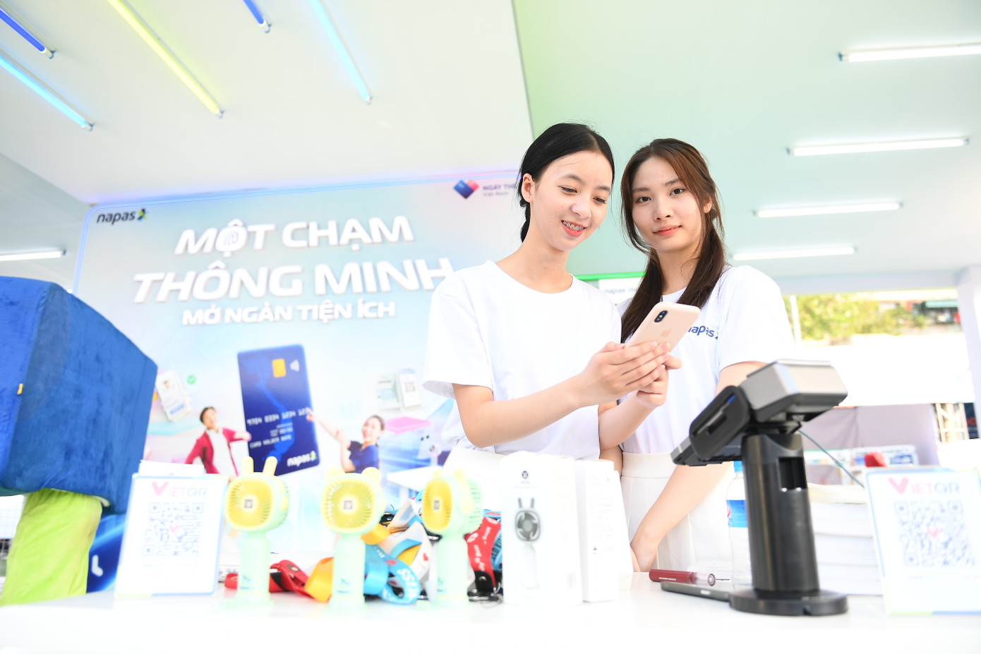 Năm nay, để góp phần tăng thêm sức hút cho chương trình, NAPAS tiếp tục mang đến các hoạt động trải nghiệm công nghệ thanh toán mới như tap to phone, smile to pay... với các tính năng thanh toán thuận tiện, nhanh và an toàn.