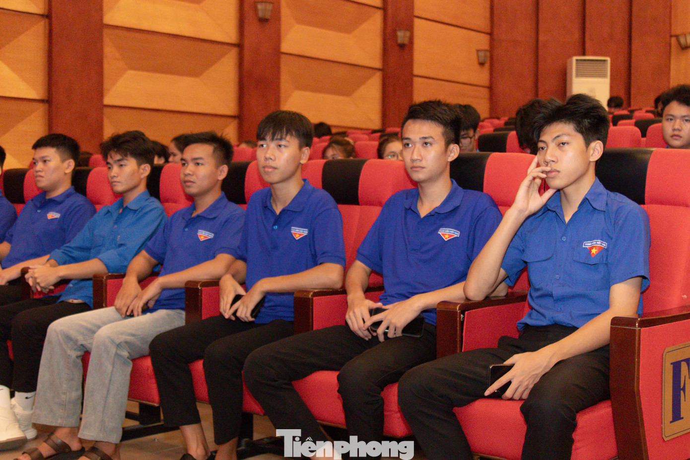 Đoàn viên, thanh niên tham dự diễn đàn.