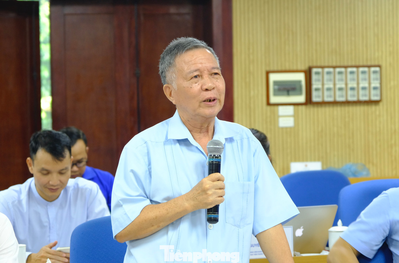 PGS.TS Nguyễn Quốc Bảo - Giảng viên Học viện Báo chí và Tuyên truyền chia sẻ tại tọa đàm. Ảnh: Châu Linh