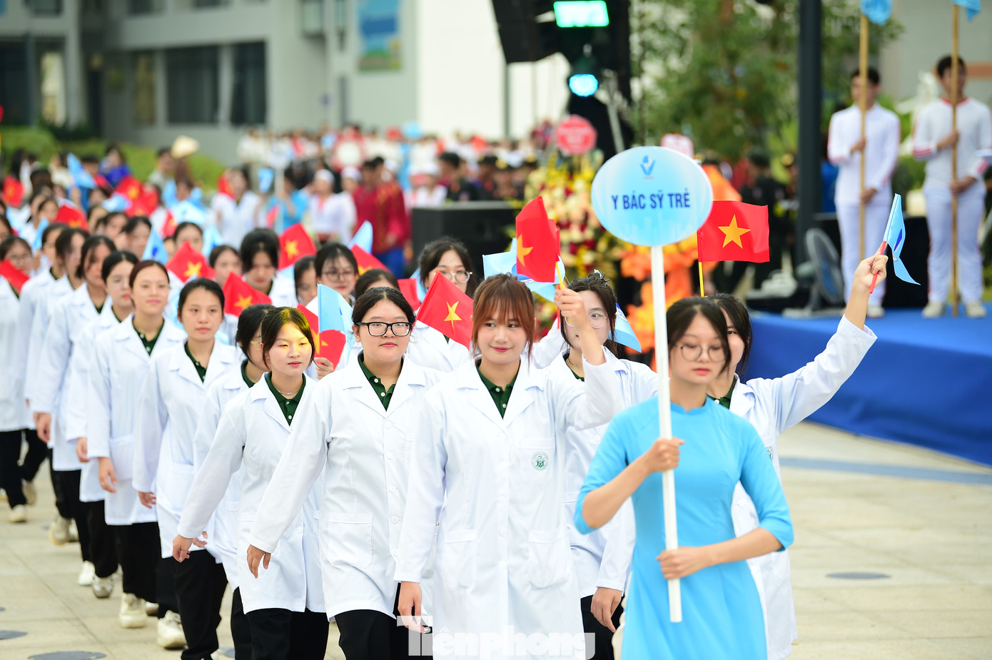 Chương trình diễu hành biểu dương lực lượng Đại hội đại biểu Hội LHTN Thành phố Hà Nội lần thứ VIII, gồm các khối: Doanh nhân trẻ; Thanh niên Quân đội; Hội Thanh niên hiến máu; Thanh niên địa bàn dân cư; Hội Thầy thuốc trẻ; Thanh niên dân tộc; Khối sắc màu tuổi trẻ (gồm thanh niên tôn giáo, thanh niên khuyết tật và nhóm thiện nguyện Cơm 5.000 TP Hà Nội); Thanh niên Công an; Thanh niên các câu lạc bộ ngành nghề, sở thích; Câu lạc bộ xe bán tải địa hình.