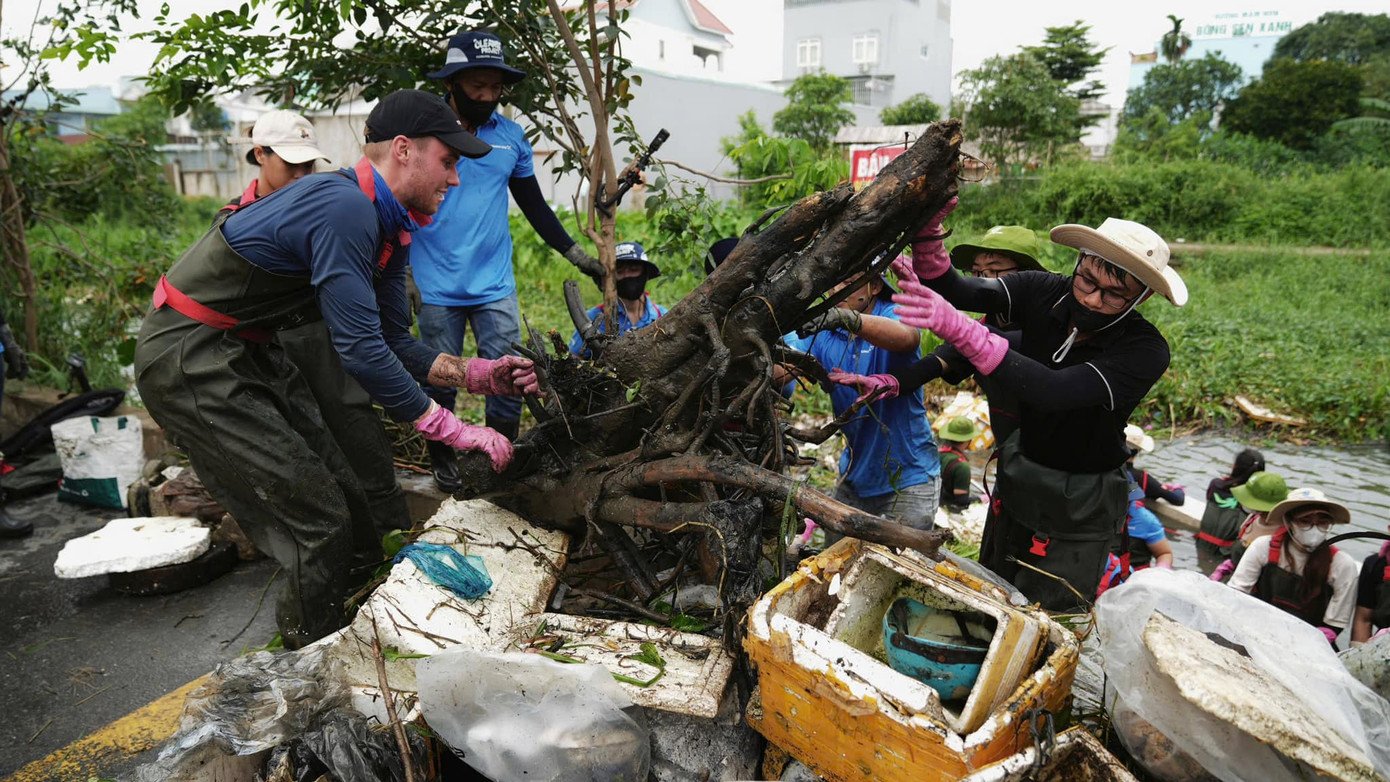 Ngọc cùng biệt đội &quot;hồi sinh&quot; những dòng sông ô nhiễm đang góp phần tạo nên một diện mạo mới cho thành phố.