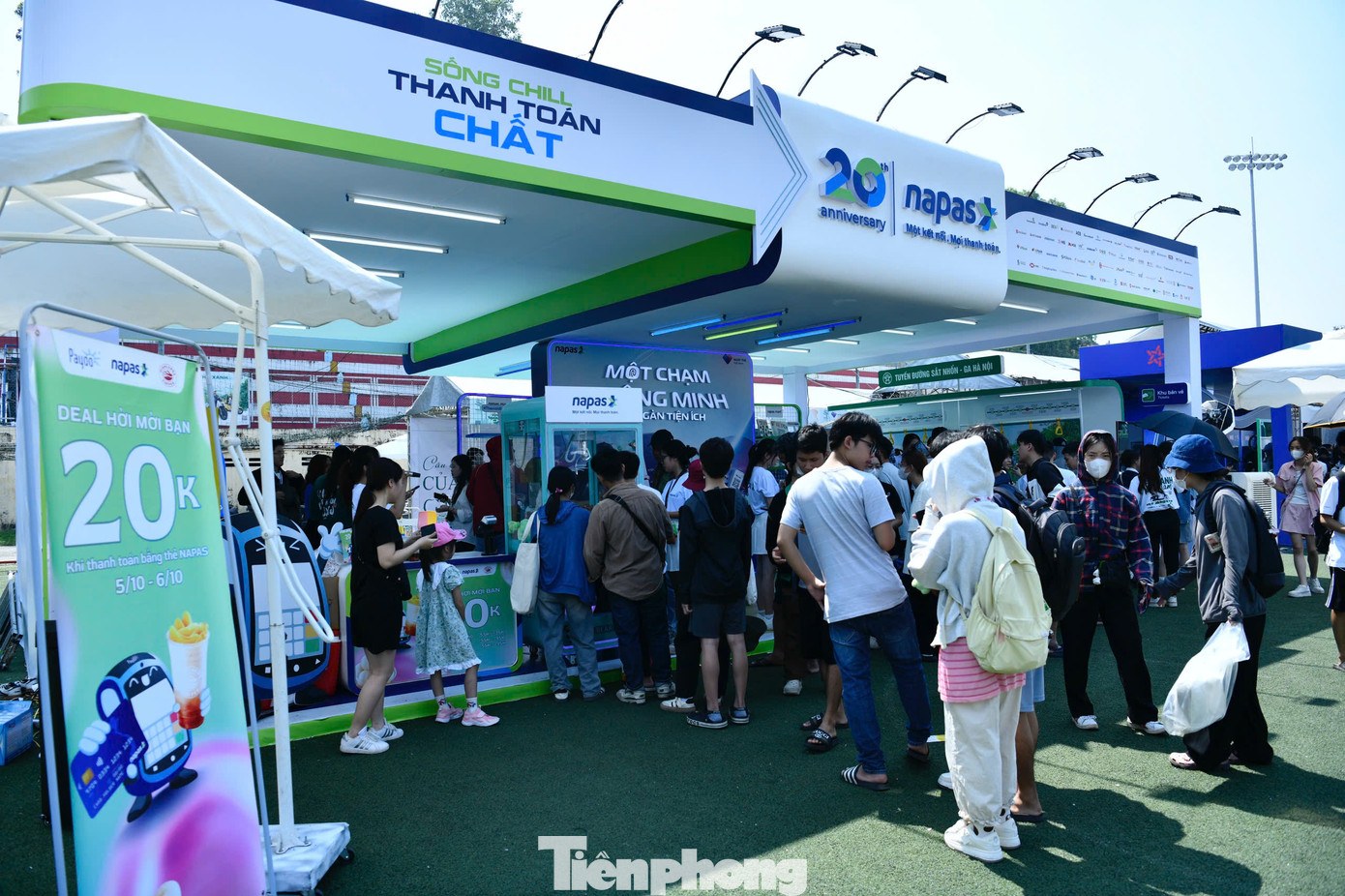 Ông Nguyễn Quang Minh - Tổng Giám đốc Công ty Cổ phần thanh toán quốc gia Việt Nam NAPAS cho biết, Sóng Festival năm nay thực sự là một "bữa tiệc thanh toán” hấp dẫn và để lại nhiều ấn tượng cho mọi khách hàng, nhất là giới trẻ. Bên cạnh giới thiệu công nghệ thanh toán, NAPAS cũng đồng hành cùng các ngân hàng thành viên, đối tác uy tín triển khai hàng loạt ưu đãi với hàng nghìn phần quà hấp dẫn cho khách tham gia các hoạt động trong chương trình.