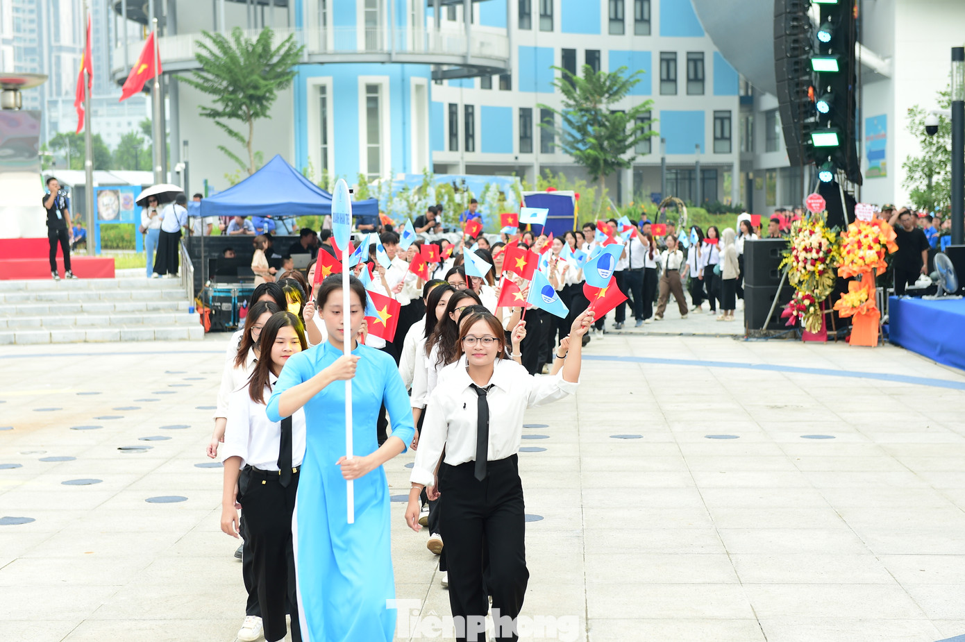 Chương trình diễu hành biểu dương lực lượng Đại hội đại biểu Hội LHTN Thành phố Hà Nội lần thứ VIII, gồm các khối: Doanh nhân trẻ; Thanh niên Quân đội; Hội Thanh niên hiến máu; Thanh niên địa bàn dân cư; Hội Thầy thuốc trẻ; Thanh niên dân tộc; Khối sắc màu tuổi trẻ (gồm thanh niên tôn giáo, thanh niên khuyết tật và nhóm thiện nguyện Cơm 5.000 TP Hà Nội); Thanh niên Công an; Thanh niên các câu lạc bộ ngành nghề, sở thích; Câu lạc bộ xe bán tải địa hình.