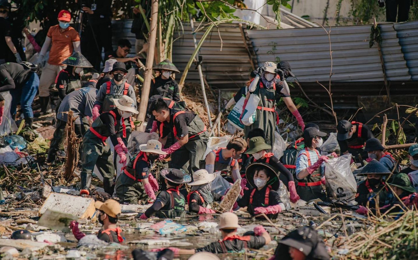 Đó là các bạn sinh viên, lái xe công nghệ, công nhân tự do, nhân viên bất động sản... tràn đầy nhiệt huyết, không sợ khổ, sợ khó chung tay hành động vì môi trường.