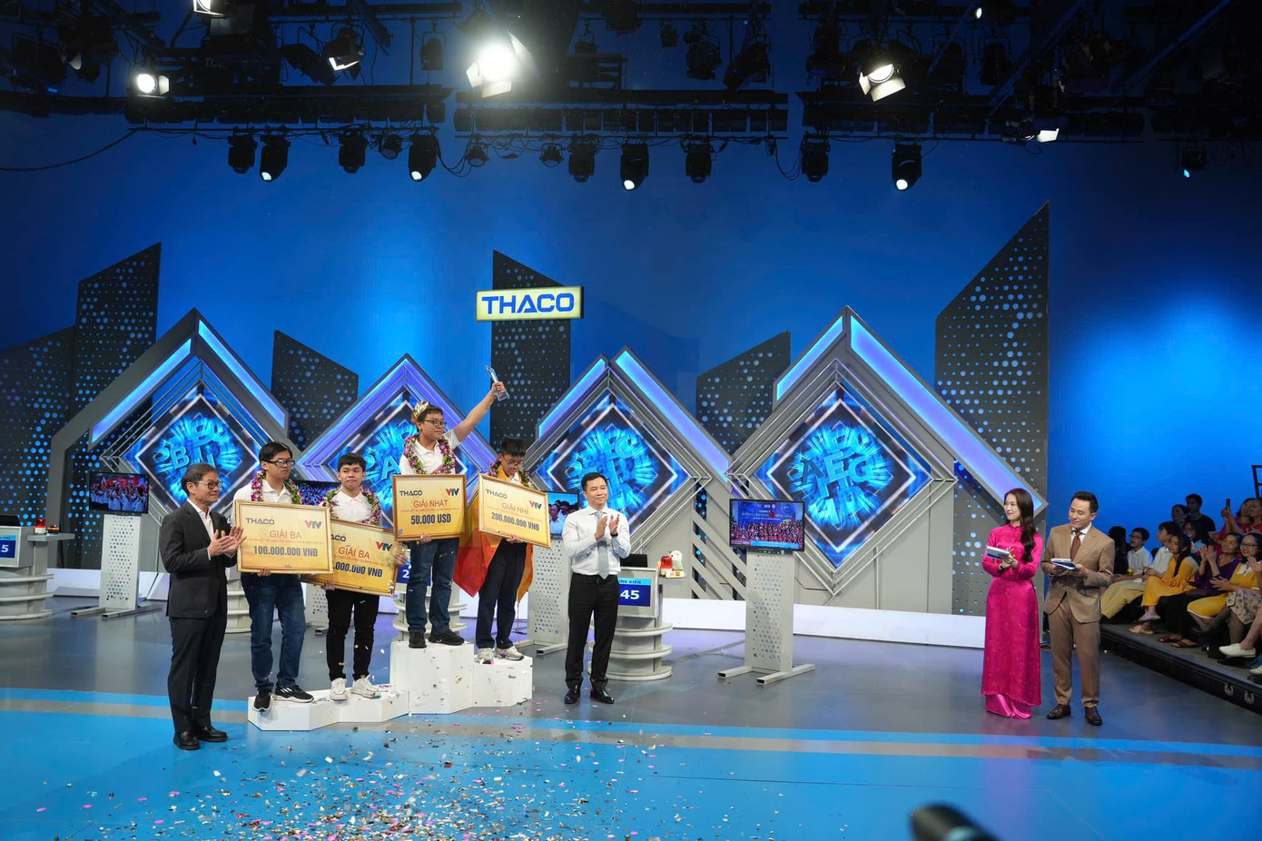 Kết thúc chương trình, MC Khánh Vy chia sẻ: "Hành trình vượt chông gai của 4 nhà leo núi đã hoàn thành. Dù kết quả ra sao thì cả 4 chàng trai đều là niềm tự hào của quê hương, của đất nước".