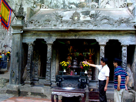 Ngôi đền Trần trong vụng Thắm, nơi lưu trữ huyền thoại cá tràu và cá rô