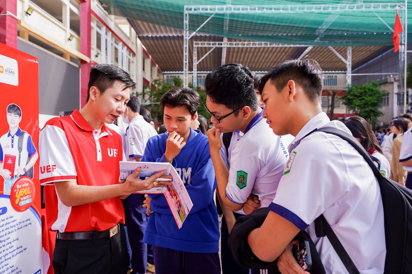 Nhiều học sinh THPT quan tâm đến chính sách xét học bổng sớm tại UEF Nhiều học sinh THPT quan tâm đến chính sách xét học bổng sớm tại UEF