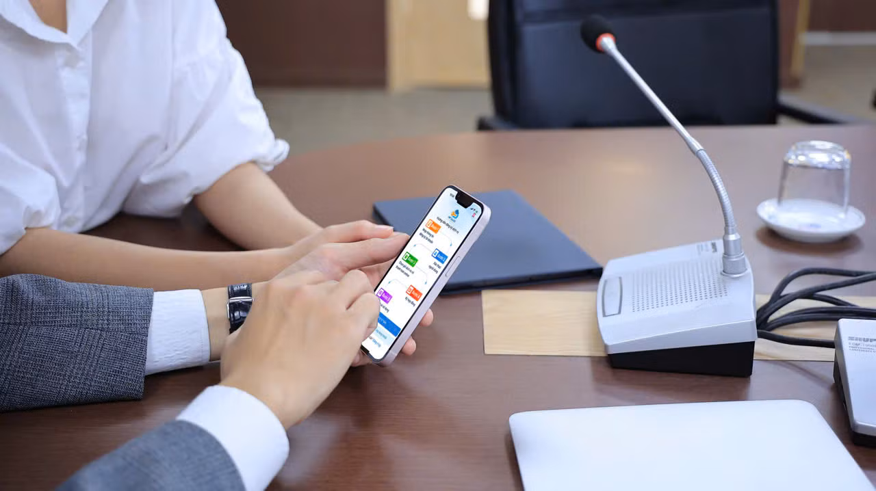 Khách hàng thực hiện các thao tác để ký số trên điện thoại SmartPhone.