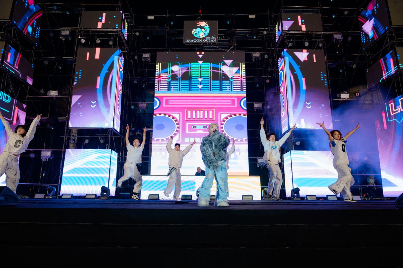 Rapper Danmy cháy hết mình tại sự kiện Countdown 2025 (Nguồn: Dragon Ocean Đồ Sơn)