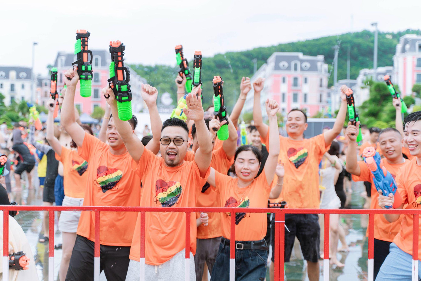 Đại hội nhạc nước Water Bomb được đông đảo du khách hưởng ứng nhiệt tình (Nguồn: Dragon Ocean Đồ Sơn)