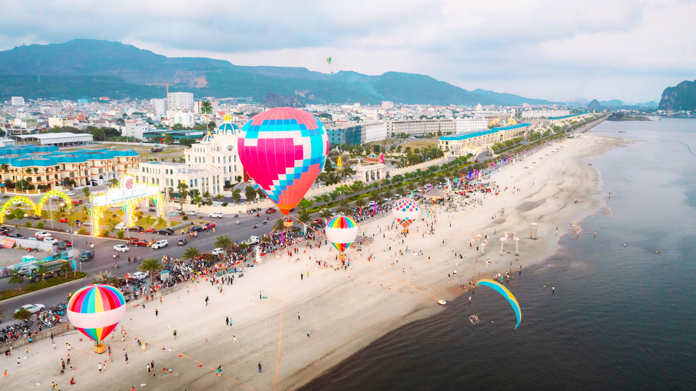 Đây chính là yếu tố giúp Green Dragon City Cẩm Phả trở thành một không gian sống đáng mơ ước, vừa hòa mình vào thiên nhiên, vừa tận hưởng sự tiện nghi bậc nhất. Đây chính là yếu tố giúp Green Dragon City Cẩm Phả trở thành một không gian sống đáng mơ ước, vừa hòa mình vào thiên nhiên, vừa tận hưởng sự tiện nghi bậc nhất.