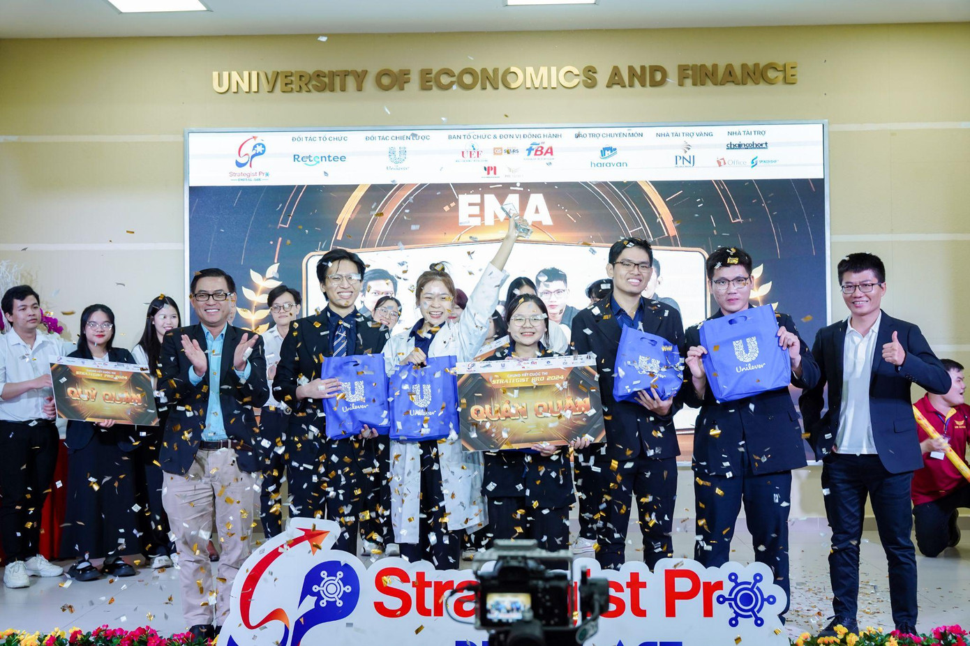 Đa dạng sân chơi để sinh viên “va chạm”, kết nối và tích lũy kinh nghiệm Đa dạng sân chơi để sinh viên “va chạm”, kết nối và tích lũy kinh nghiệm