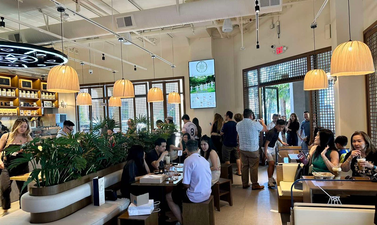 Trung Nguyên Legend liên tục đẩy mạnh sự hiện diện hệ thống không gian hàng quán mang văn hóa cà phê Việt Nam tại các thị trường quốc tế Trung Quốc, Mỹ và trên toàn cầu. Trung Nguyên Legend liên tục đẩy mạnh sự hiện diện hệ thống không gian hàng quán mang văn hóa cà phê Việt Nam tại các thị trường quốc tế Trung Quốc, Mỹ và trên toàn cầu.