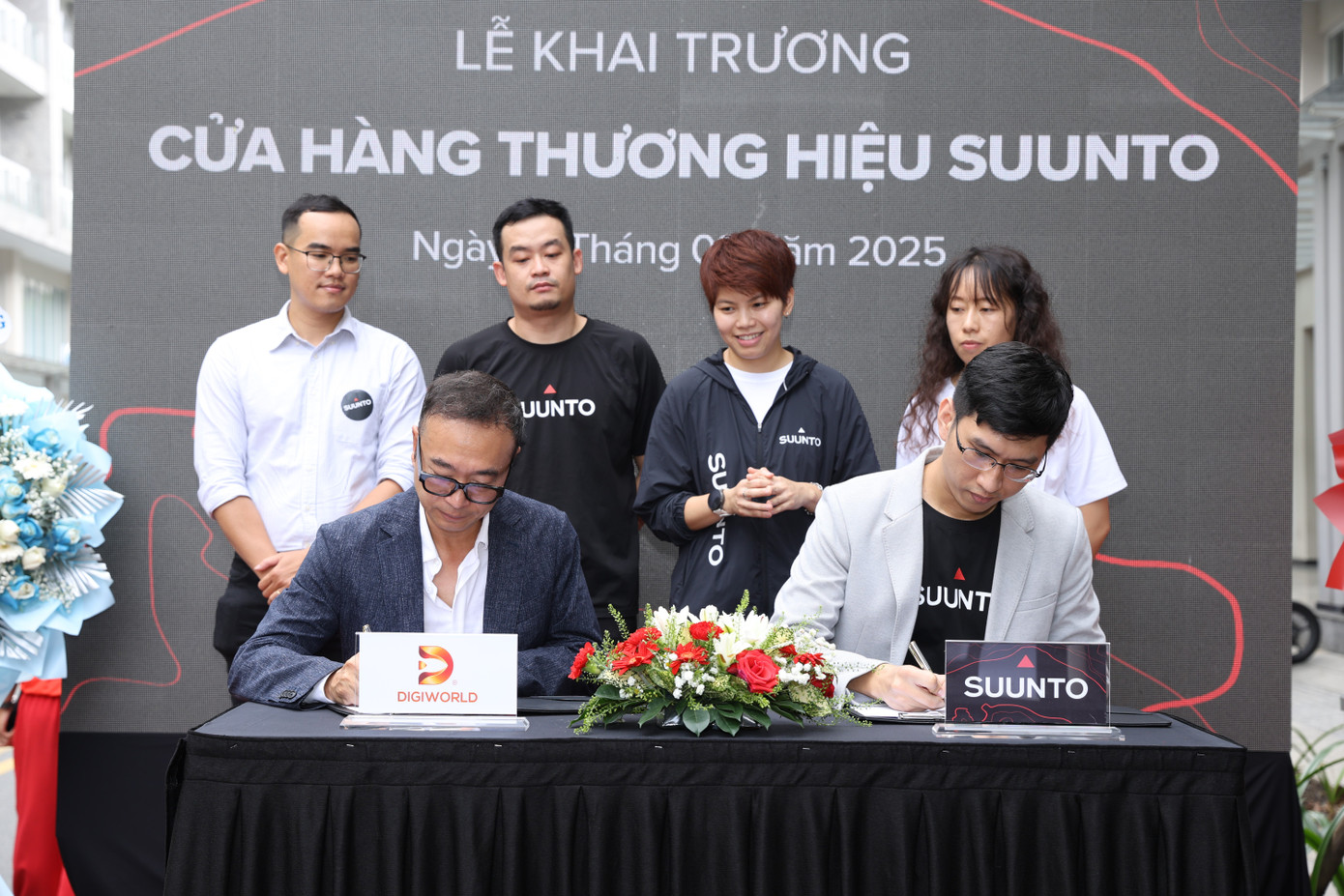 Trong thời gian tới, Cty CP Digiworld sẽ là đối tác phân phối chính của Suunto tại VN giúp mở rộng hơn thị trường kinh doanh và các cơ hội hợp tác trong ngành điện tử nói chung và sản phẩm thể thao nói riêng. Digiworld sẽ là cầu nối vững chắc giúp Suunto tiếp cận đến các cửa hàng/ chuỗi cửa hàng điện tử và thể thao trên toàn quốc, từ đó khuếch trương điểm bán, hình ảnh và mang đến trải nghiệm tiện lợi nhất cho khách hàng sử dụng.