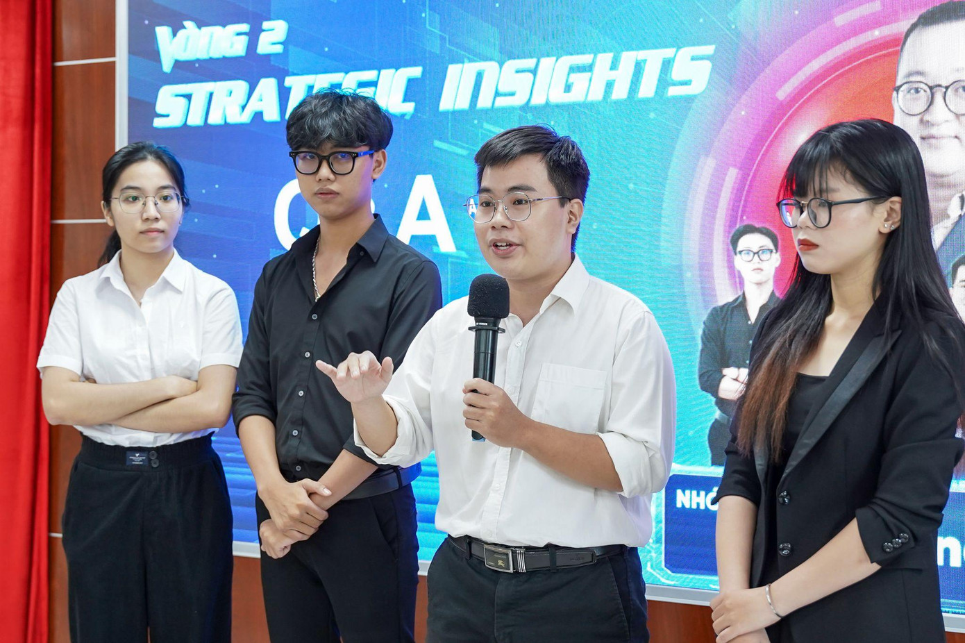 Môi trường học tập năng động, chú trọng tính thực tiễn Môi trường học tập năng động, chú trọng tính thực tiễn