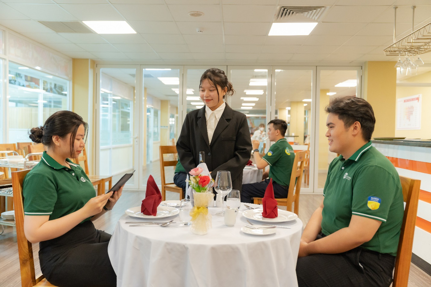 Không gian thực hành chuẩn 5 sao giúp sinh viên vững tay nghề từ trên ghế nhà trường Không gian thực hành chuẩn 5 sao giúp sinh viên vững tay nghề từ trên ghế nhà trường