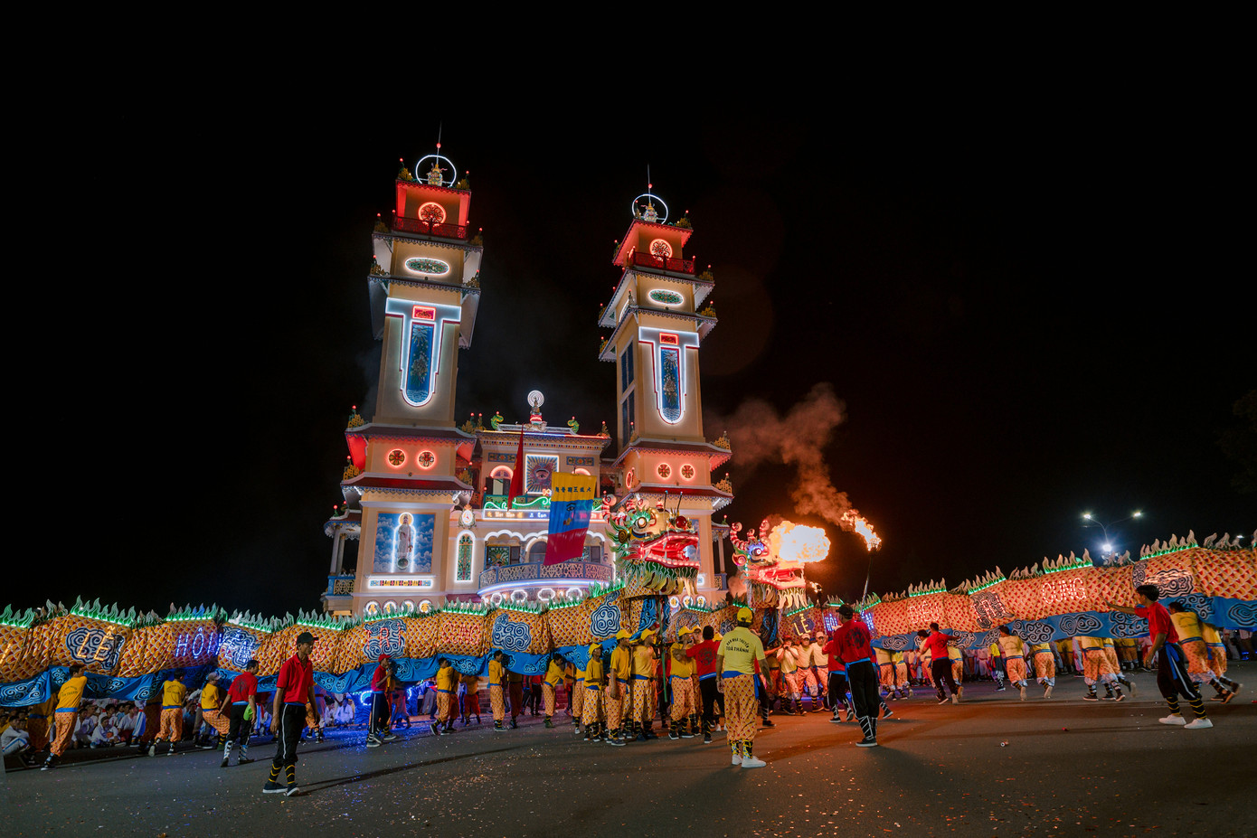 Hoạt động hội náo nhiệt tại Tòa Thánh Cao Đài. Ảnh: Sun World Ba Den Mountain