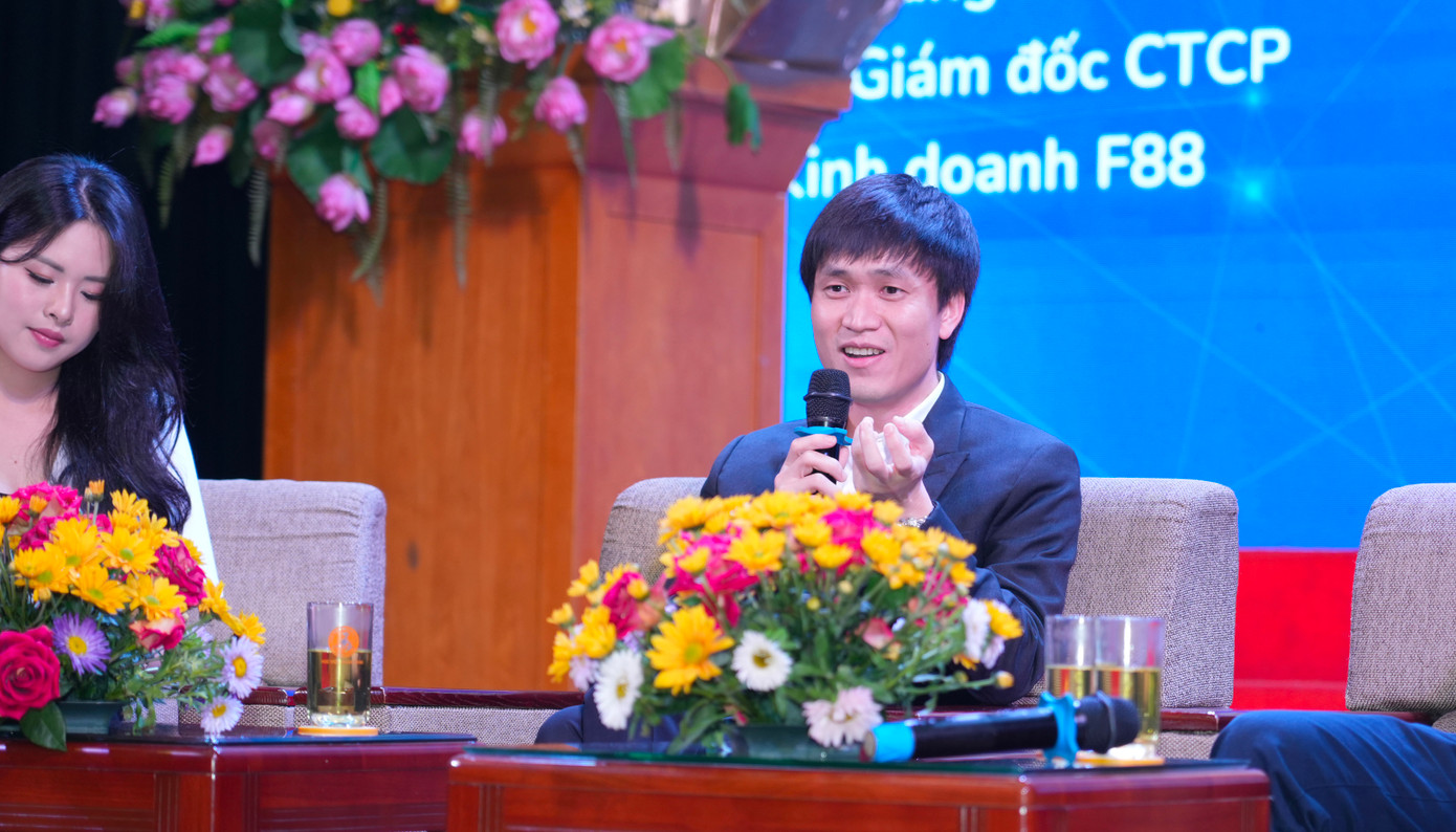 Ông Phùng Anh Tuấn, Chủ tịch kiêm Tổng giám đốc F88, chia sẻ câu chuyện về tư duy thách thức các giá trị truyền thống để đổi mới trong thị trường tài chính cá nhân Ông Phùng Anh Tuấn, Chủ tịch kiêm Tổng giám đốc F88, chia sẻ câu chuyện về tư duy thách thức các giá trị truyền thống để đổi mới trong thị trường tài chính cá nhân