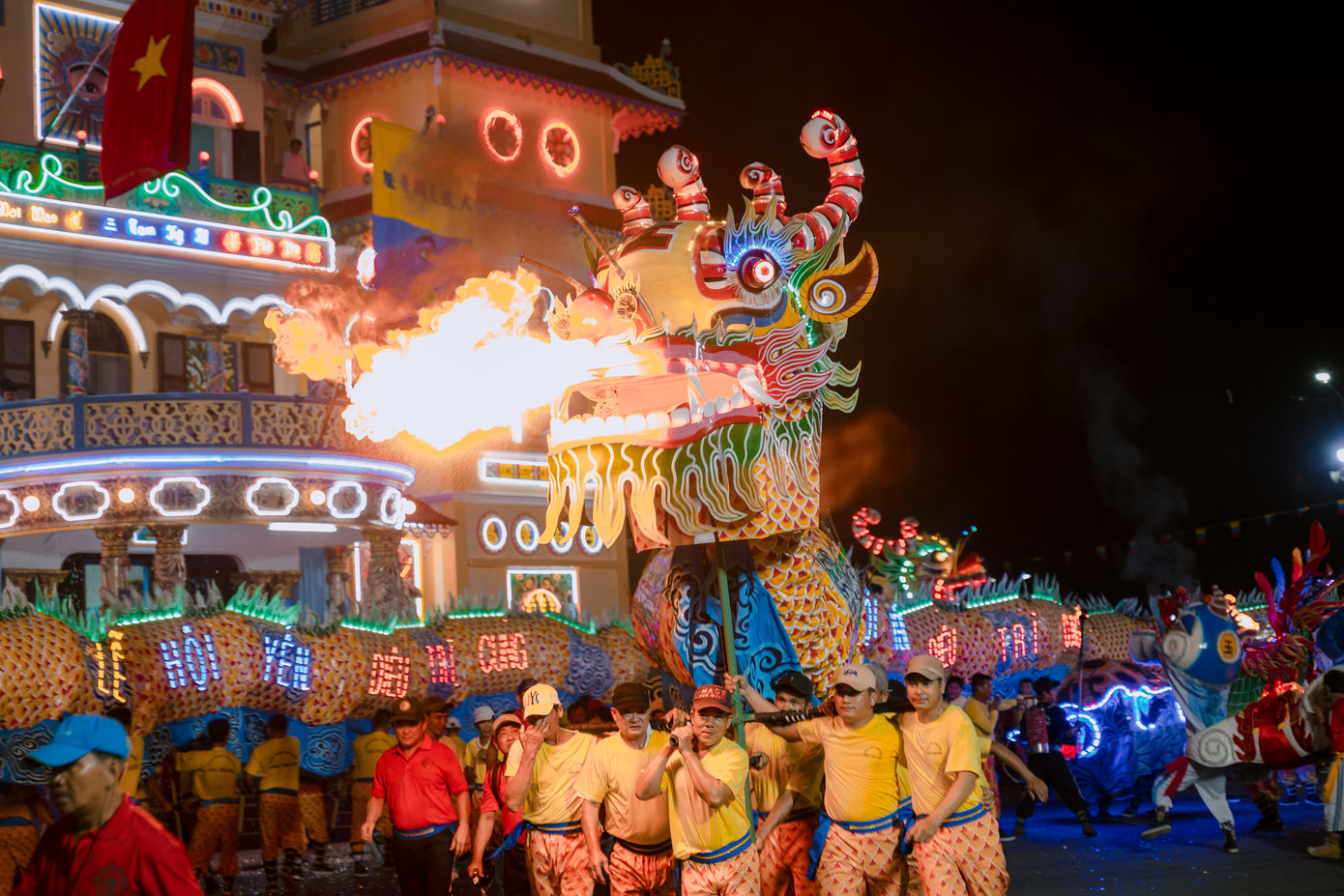 Cũng tại Tây Ninh, Lễ vía Đức Chí Tôn sẽ tổ chức quy mô tại Toà Thánh vào ngày mùng 9 tháng Giêng, hút hàng nghìn người dân đạo Cao Đài trên khắp cả nước về dự lễ.