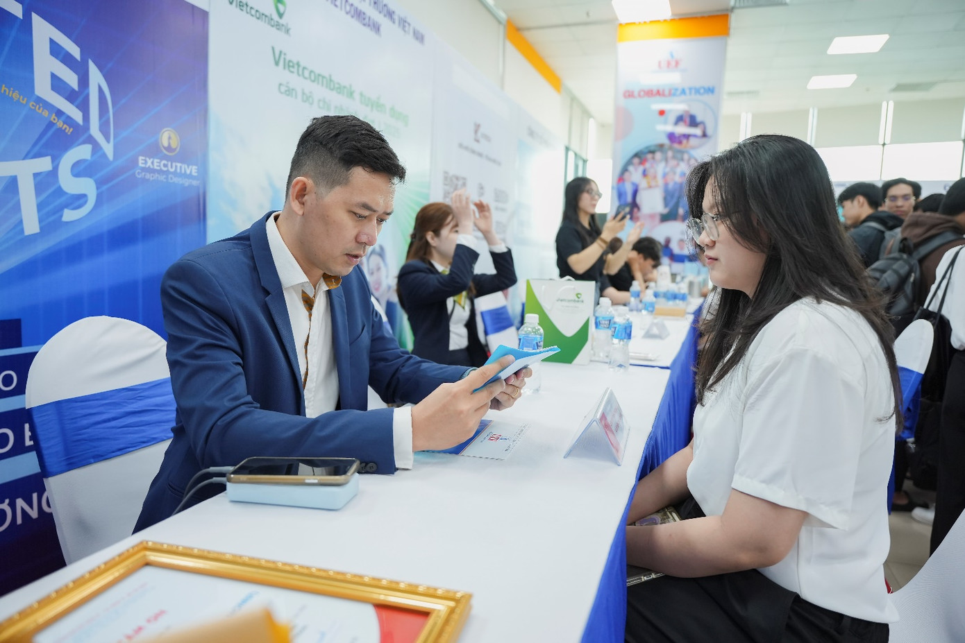 Sinh viên tự tin tham gia phỏng vấn với các doanh nghiệp lớn