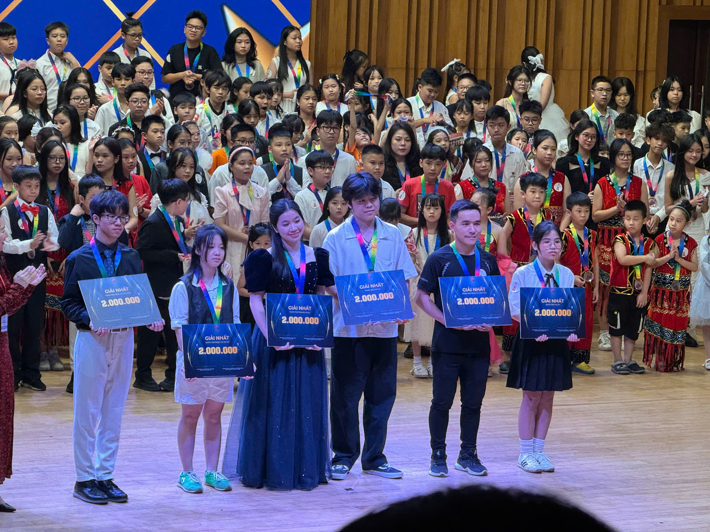 Đại diện cho ZhongSin Việt Nam có 105 thành viên tham dự Chung kết ZhongSin quốc tế (Ảnh: Ban tổ chức). Đại diện cho ZhongSin Việt Nam có 105 thành viên tham dự Chung kết ZhongSin quốc tế (Ảnh: Ban tổ chức).