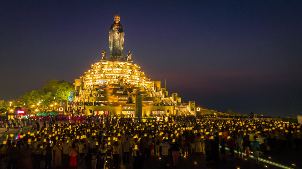 Đại lễ dâng đăng sẽ tổ chức vào tối Rằm tháng Giêng trên đỉnh núi Bà. Ảnh: Sun World Ba Den Mountain