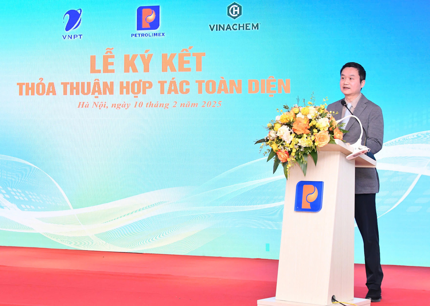 Ông Phạm Văn Thanh, Chủ tịch HĐQT Petrolimex, đại diện đơn vị chủ trì tổ chức lễ ký kết phát biểu chào mừng đại biểu