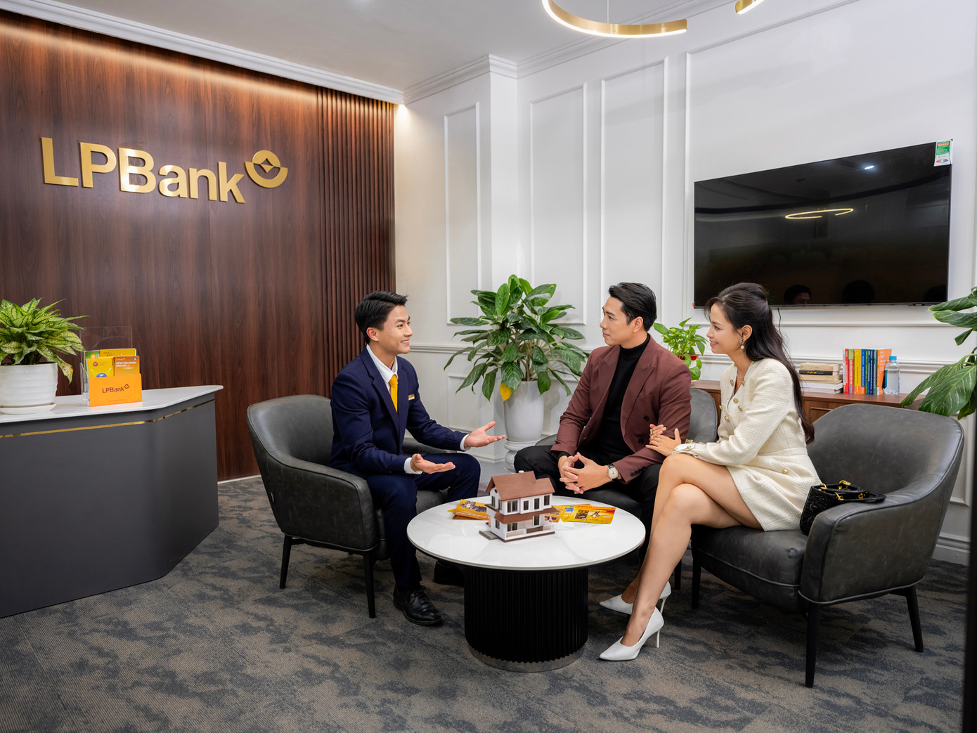 Gói vay "An cư dễ dàng – Vững vàng tương lai" của Ngân hàng Lộc Phát (LPBank) hứa hẹn giúp các gia đình trẻ chạm giấc mơ "an cư lạc nghiệp”