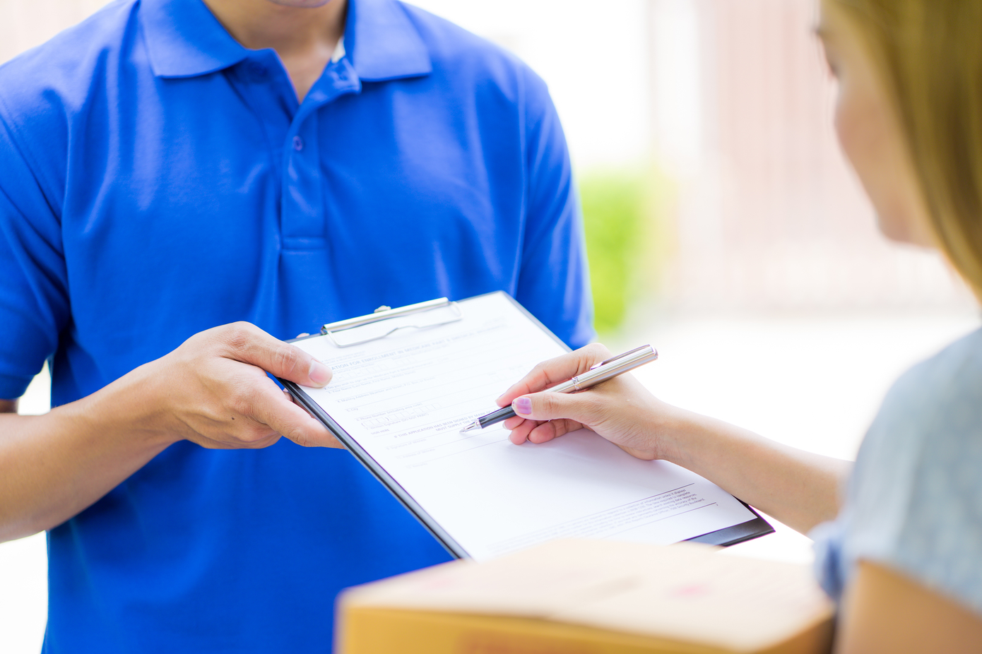 Kế toán Apolo hỗ trợ giao hồ sơ tận nơi, giúp khách hàng tiết kiệm thời gian