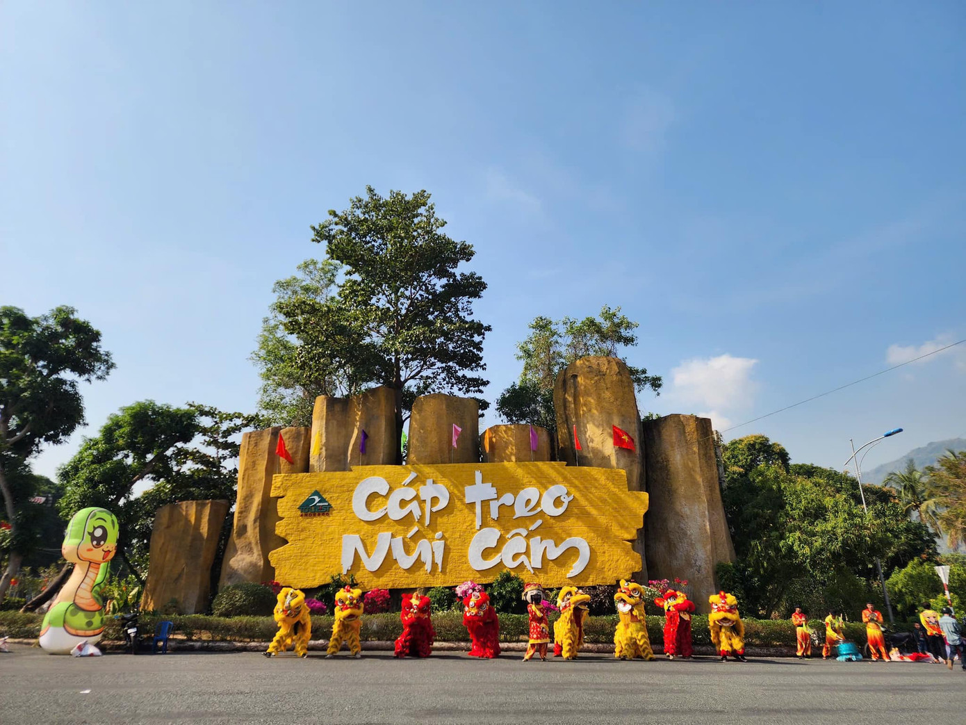 Tuyến cáp treo nổi tiếng mở lối đến với thiên đường