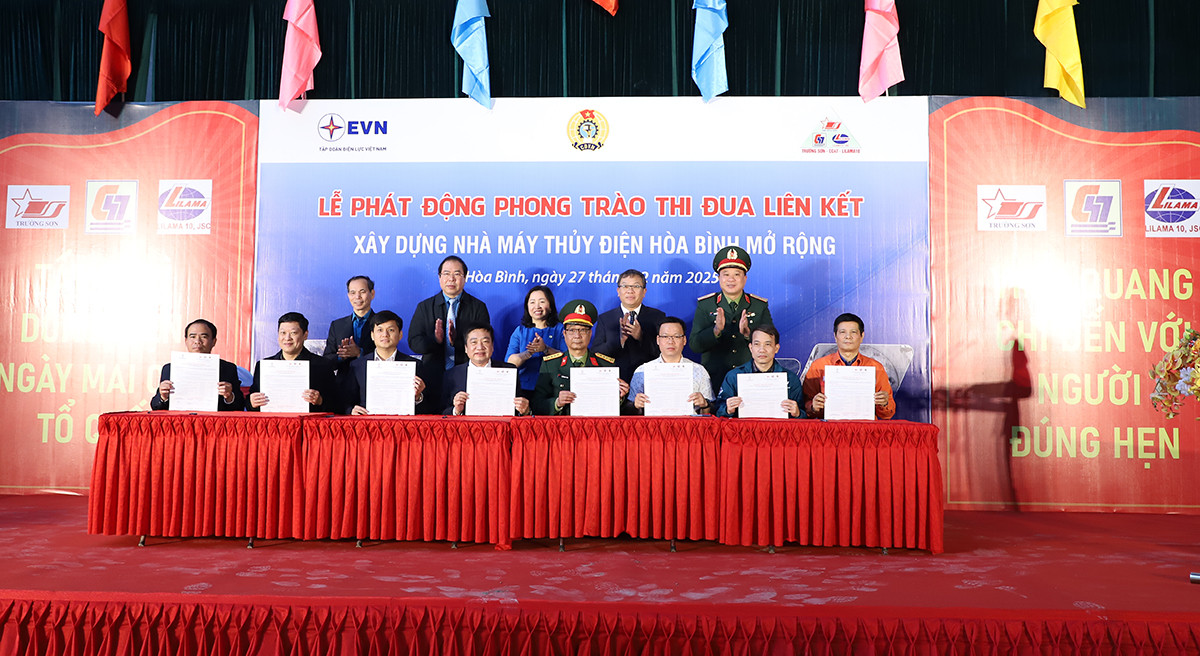 Đại diện chủ đầu tư, các nhà thầu, đơn vị tham gia dự án ký cam kết giao ước thi đua